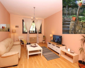 Cozy Top Central Apartment next to NDK Home Office & Garden